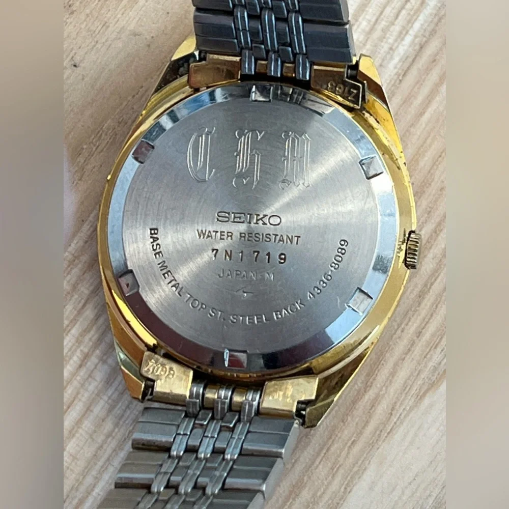 Seiko Men’s Watch Vintage Two-Tone Bracelet Gold-Tone Dial Day Date Window